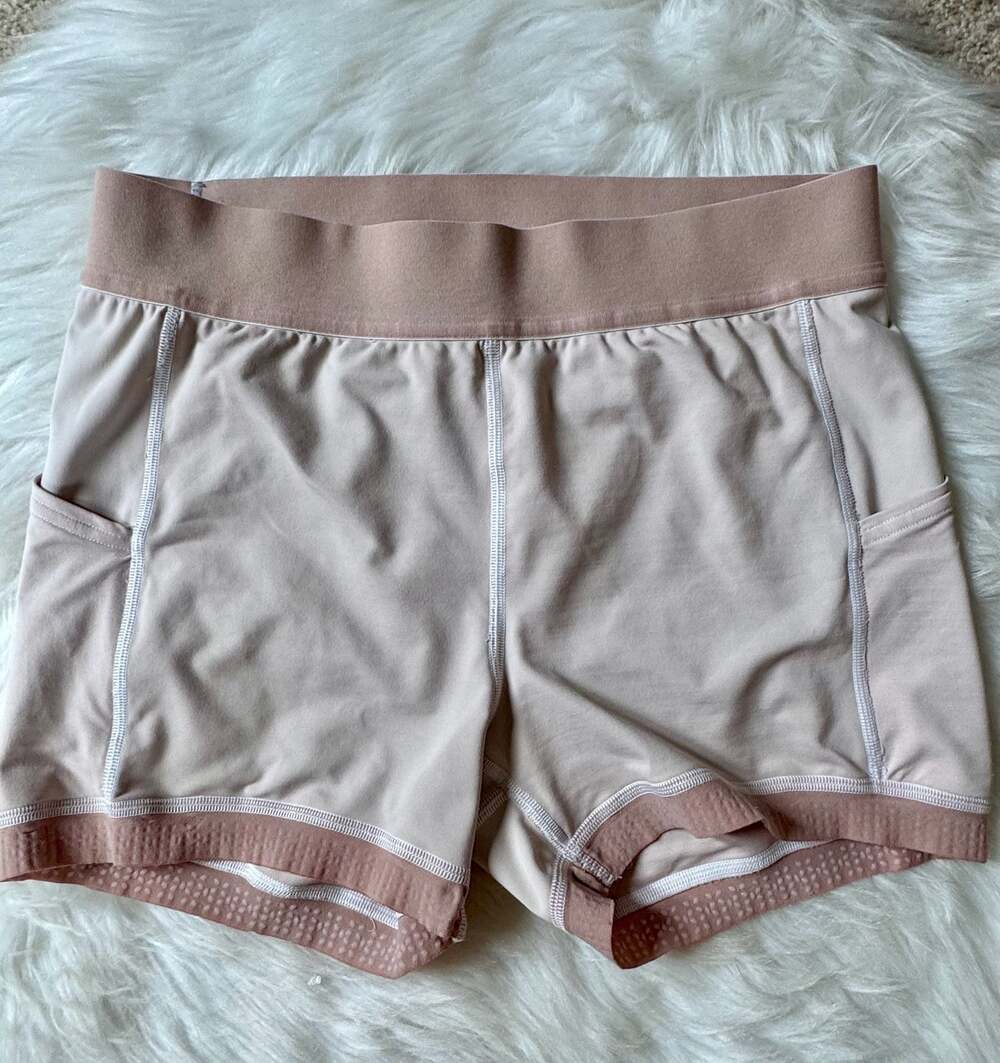 Lululemon Morning Match Short 3.5" Size 8 (RARE ITEM ESP IN THIS COLOR)